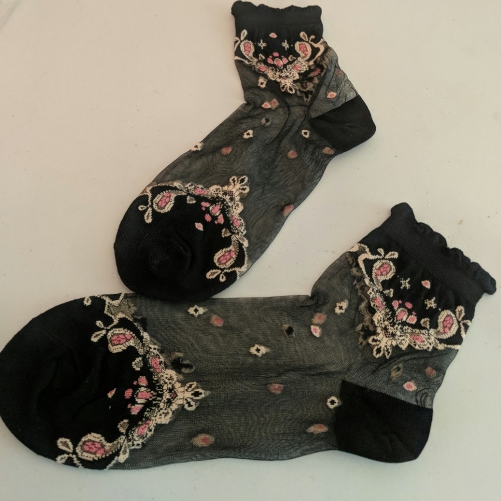 NEW Sheer Embroidered Ankle Socks Black - Picture 1 of 4